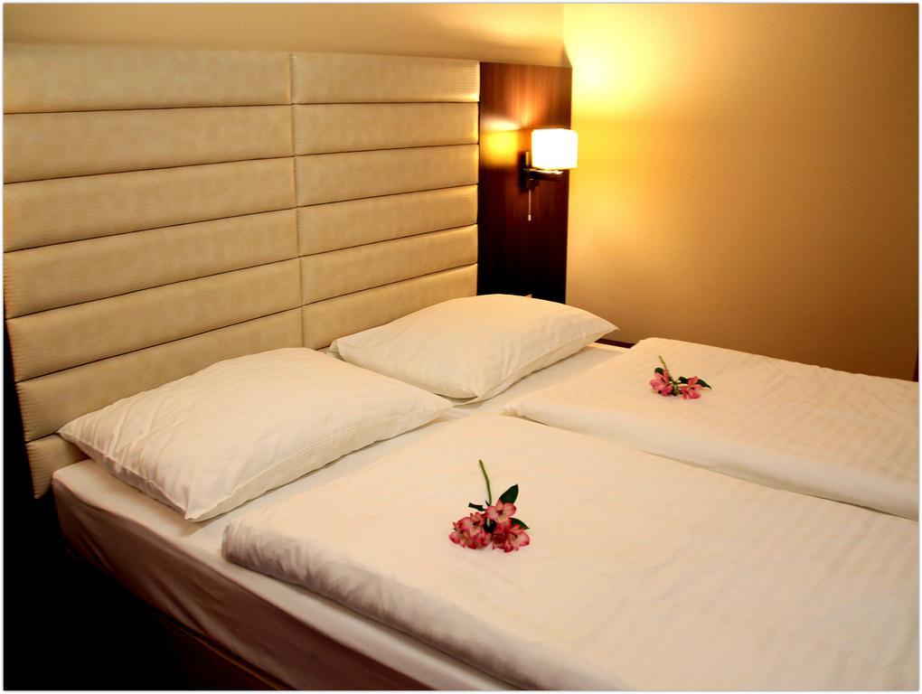 Hotel Kristaly Imperial Tata Dış mekan fotoğraf