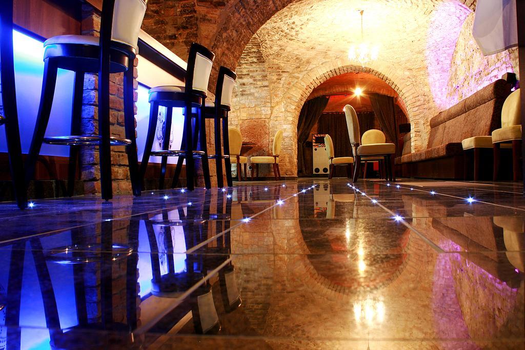 Hotel Kristaly Imperial Tata Dış mekan fotoğraf