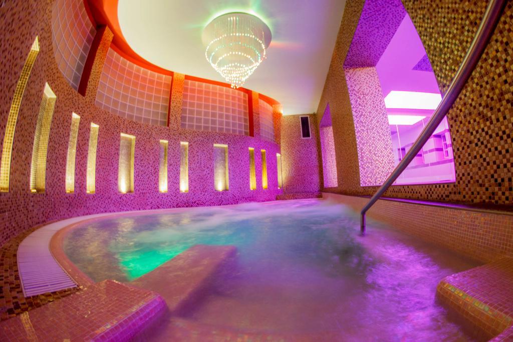 Hotel Kristaly Imperial Tata Dış mekan fotoğraf
