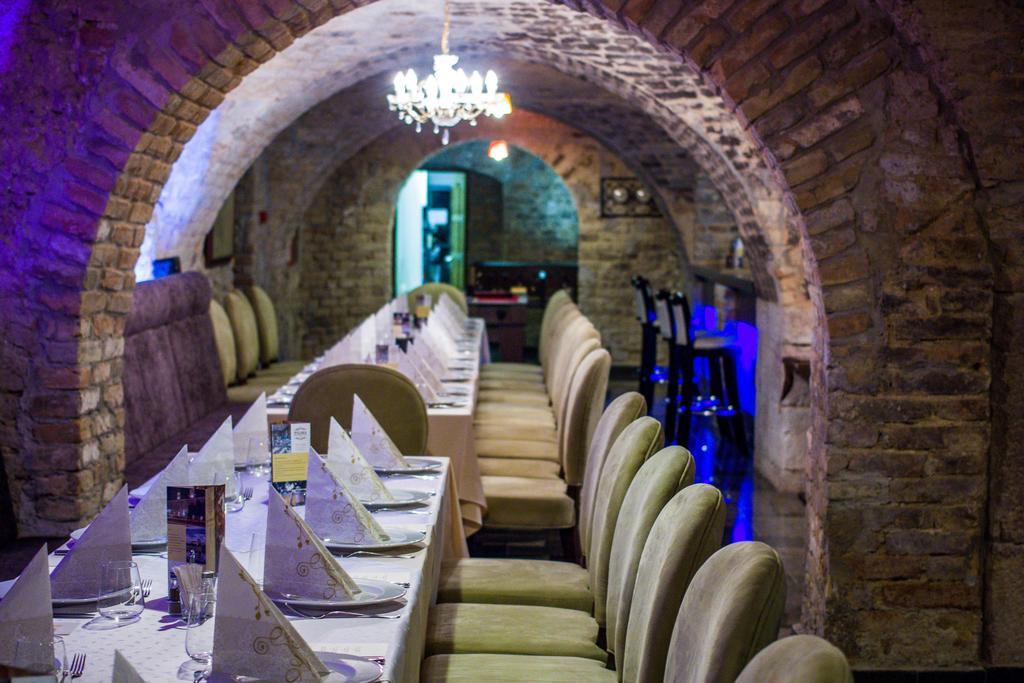 Hotel Kristaly Imperial Tata Dış mekan fotoğraf