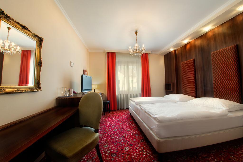 Hotel Kristaly Imperial Tata Dış mekan fotoğraf